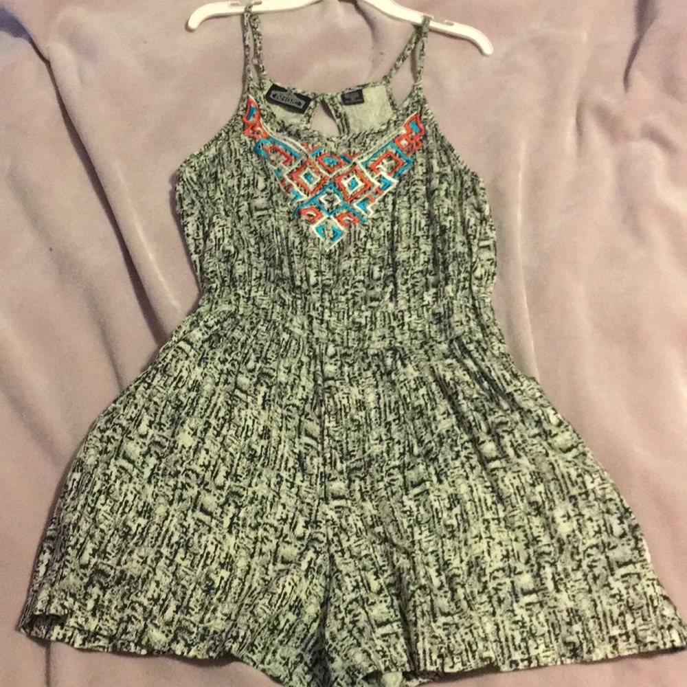 BOGO Printed romper with pockets